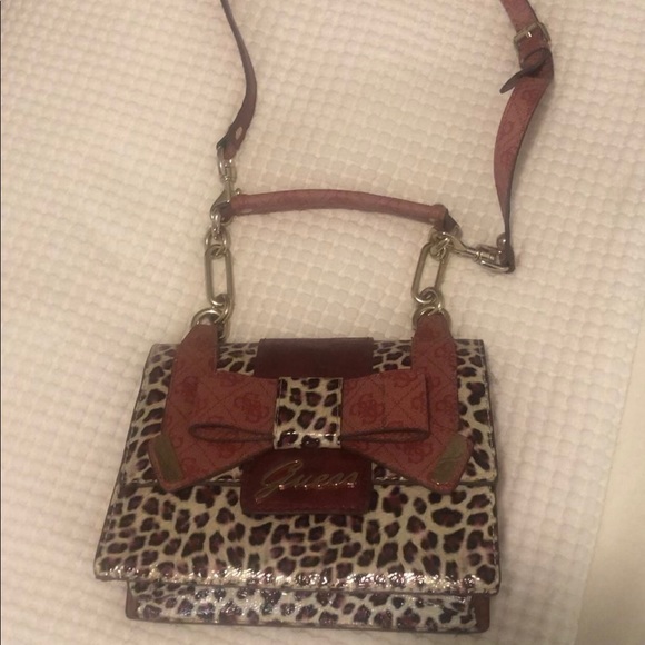 Guess purse - Picture 2 of 6